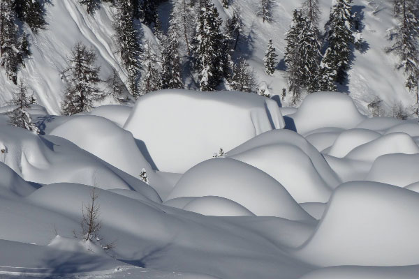 Tief verschneite Landschaft bei einem Powderchaser